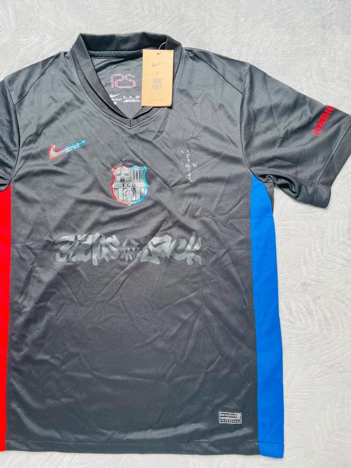 Maillot concept foot Barça noir rouge bleu Travis Scott taille S - photo numéro 3