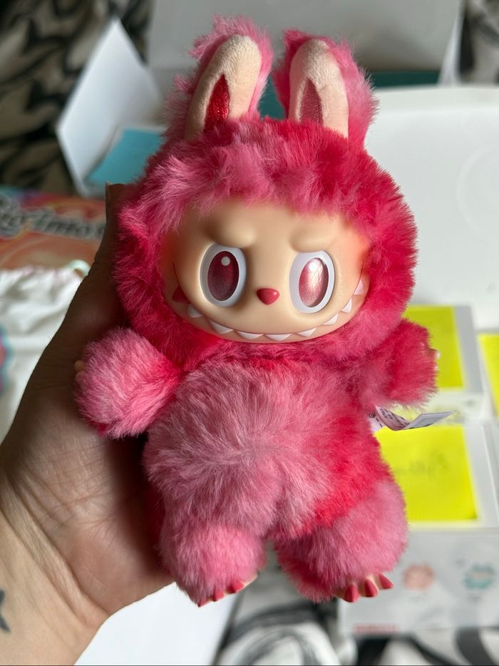 Labubu Big Into Energy - Love