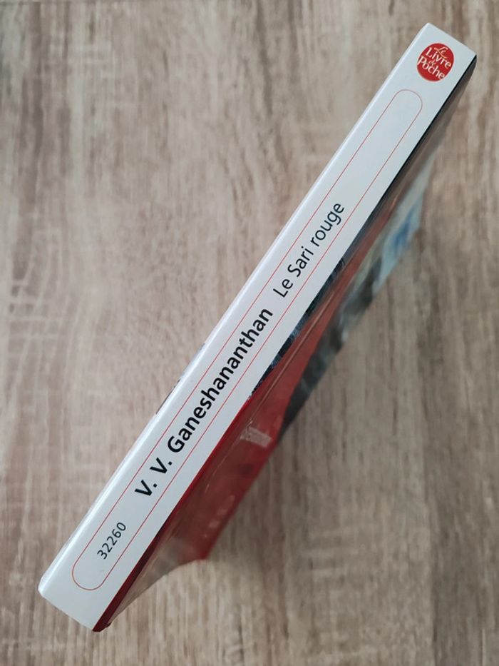 V.V. Ganeshananthan 🟣 Le sari rouge - photo numéro 3