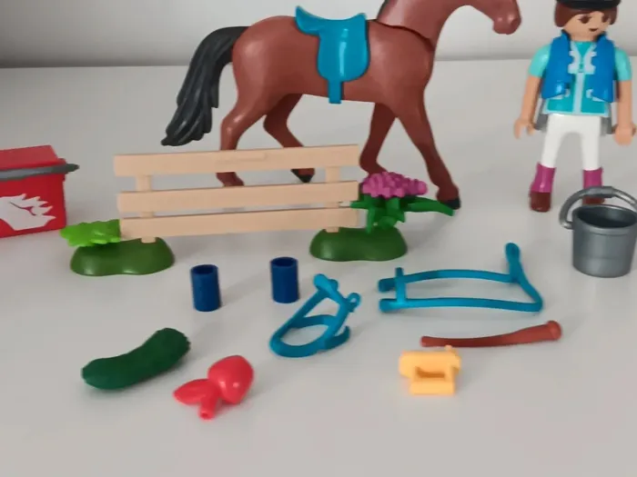 Playmobil
6947 Playmobil Cavaliers avec poneys et cheval - photo numéro 10