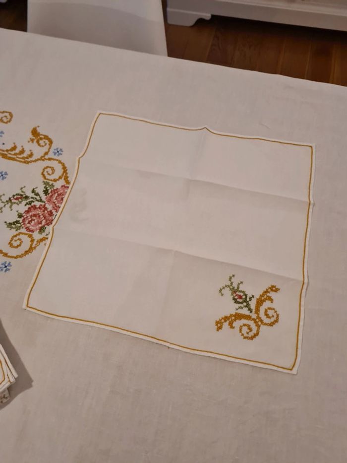 Nappe brodée linge ancien - photo numéro 8
