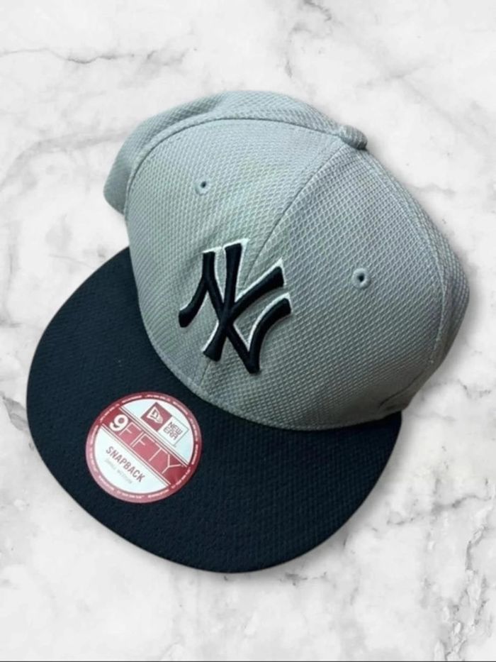 New Era 9FIFTY New York Yankees Snapback Gris et Noir Taille Small-Medium