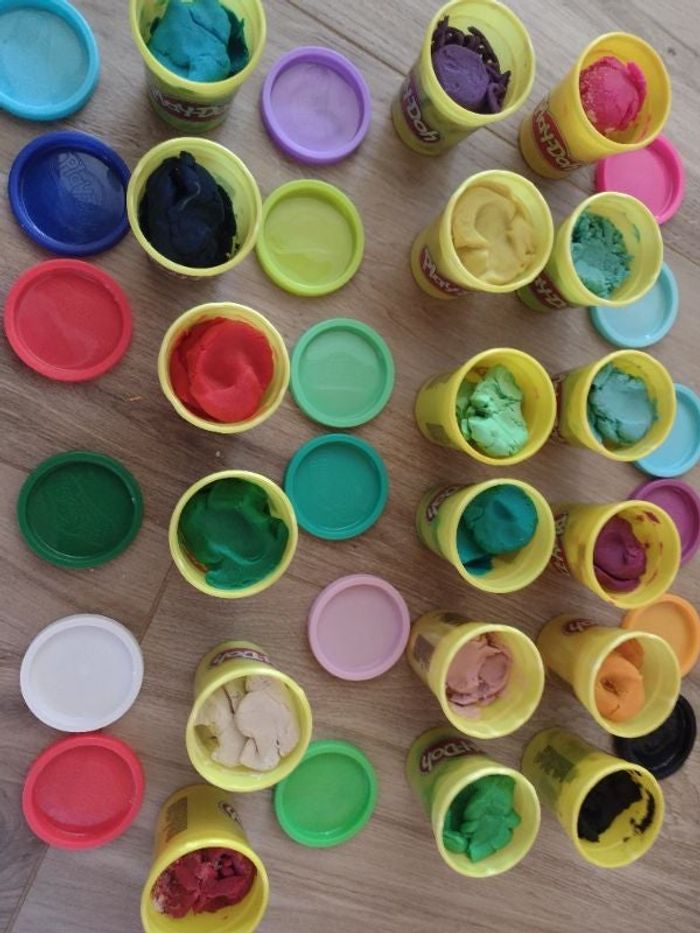 19 pots play Doh