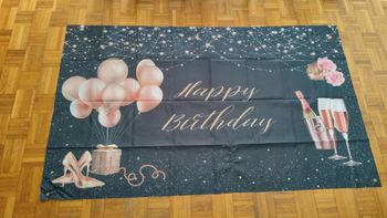 Drapeau ou banderole écrit Happy birthday