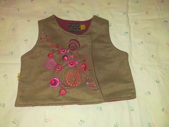 Gilet vert kaki avec Doublure bordeau