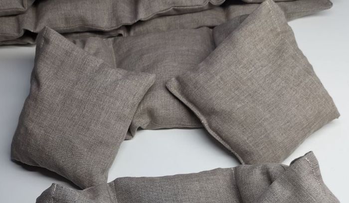Bouillotte sèche faite main avec des noyaux de cerises