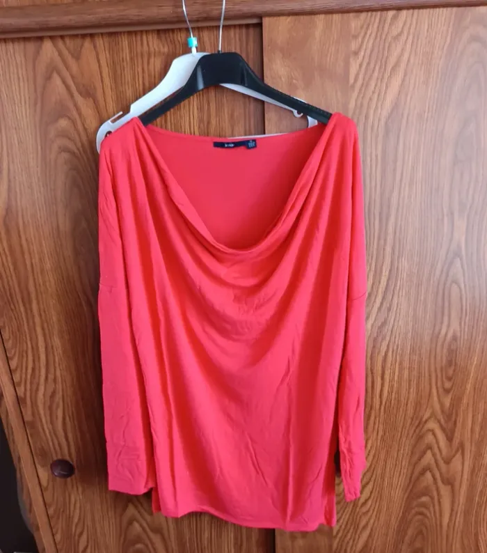 T shirt corail manche longue col bénitier taille 46/48