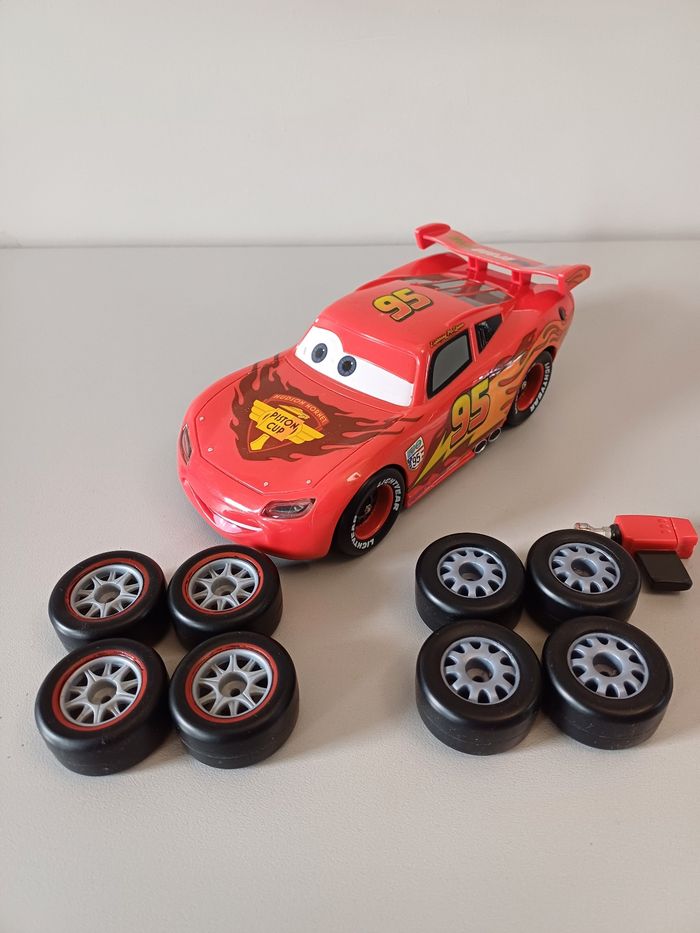 Voiture Flash Mc Queen,  Disney - photo numéro 4