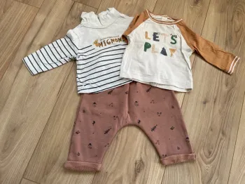 Lot 1 bas Noël et 2 tee shirt + chaussettes taille 6 mois