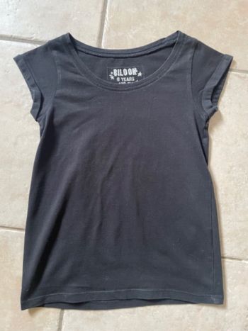 TEE shirt noir 8 ans