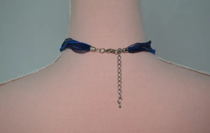 Collier bleu - photo numéro 4