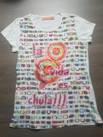 T-shirt manches courtes taille 13 / 14 ans.