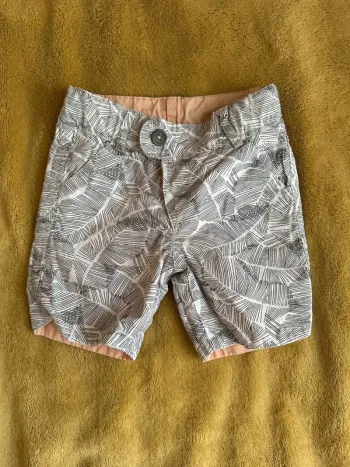 Beau short IKKS réversible taille 6 mois