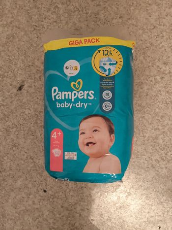 Pampers baby-dry lot de 112 couches taille 4+ neuve