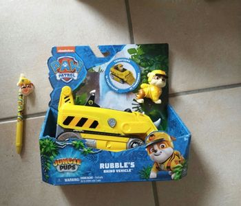 Ruben et son véhicule pat patrouille et son stylo