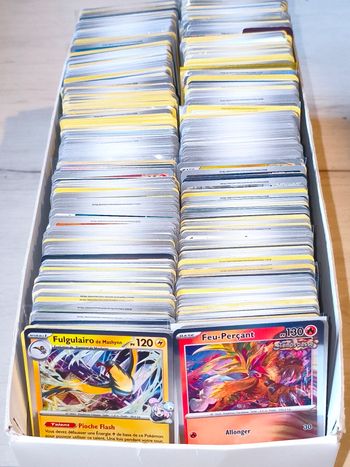 Lot de 100 cartes Pokémon VF en très bon état 