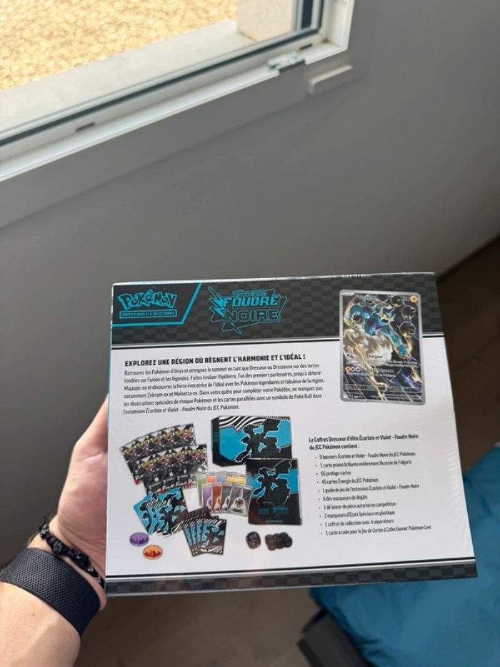 🇫🇷 Pokémon ETB EV 10.5 Foudre Noire (Elite Trainer Box) - photo numéro 2