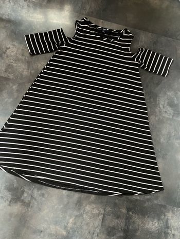 Robe épaules découvertes noire rayé blanc 14 ans kiabi
