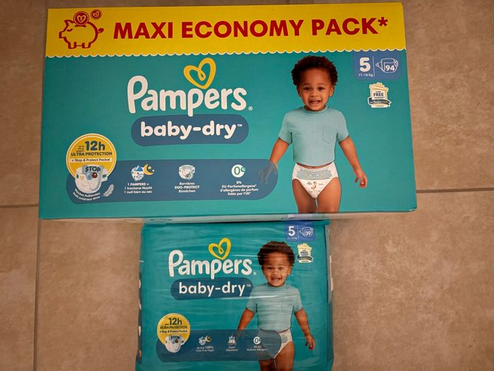 Couches Pampers Taille 5 Neuf