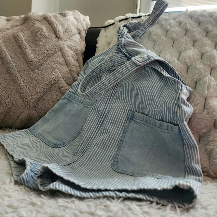 Salopette en jeans à rayures blanches - photo numéro 2