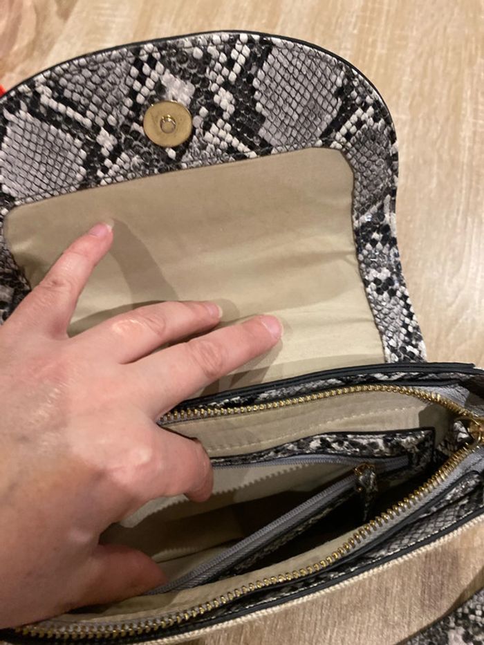 sac Valentino imprimé peau de serpent neuf - photo numéro 8