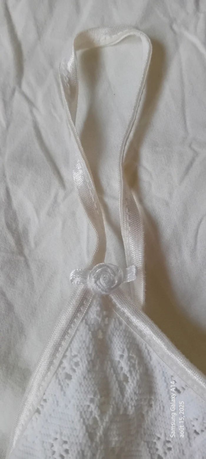 Haut court fines bretelles blanc dentelle ajourée avec rose femme 38 un deux trois - photo numéro 10