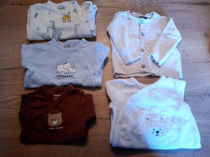 Lot vêtements 0 et 1 mois - photo numéro 4