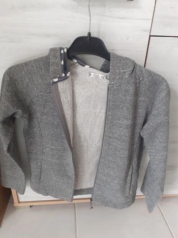 Veste grise à capuche 10ans