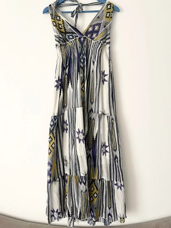 Robe dos nu en 100% coton motif tribal / Aztec / géométrique rebordée de fil argenté