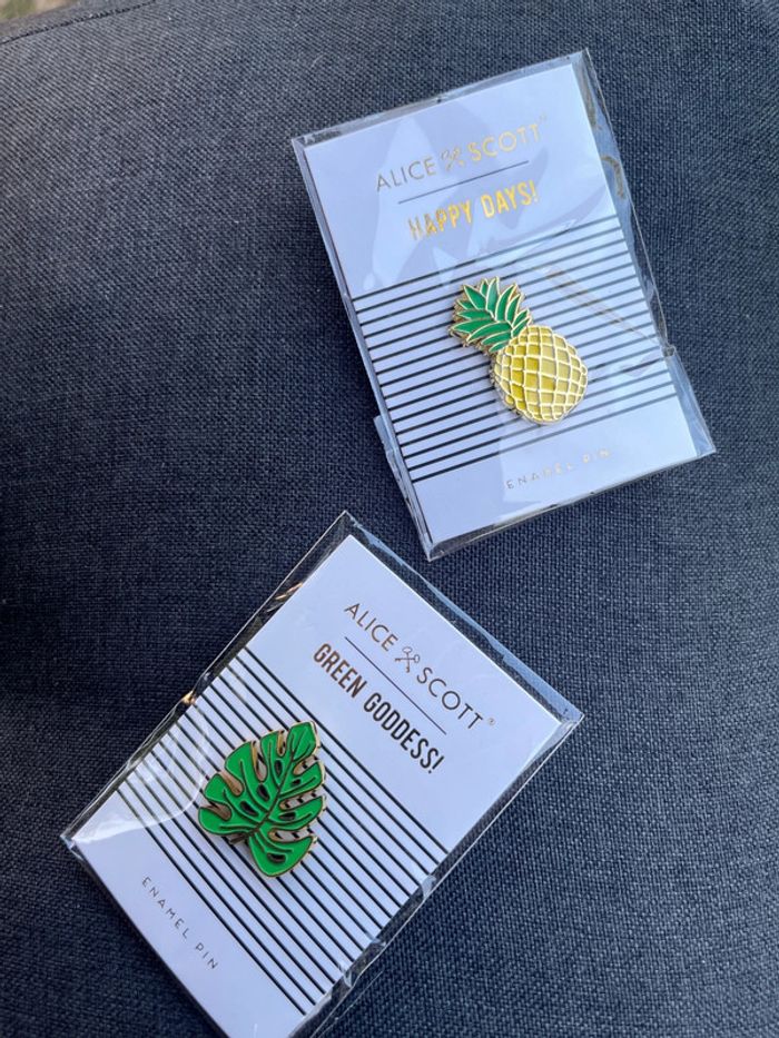 Lot de 2 pin’s Alice&scott neuf - photo numéro 3