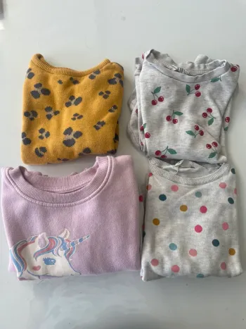 Lot 4 pulls fille taille 5 ans