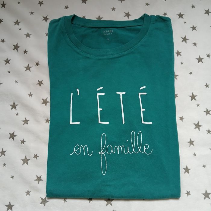 T-shirt vert émeraude avec écriture