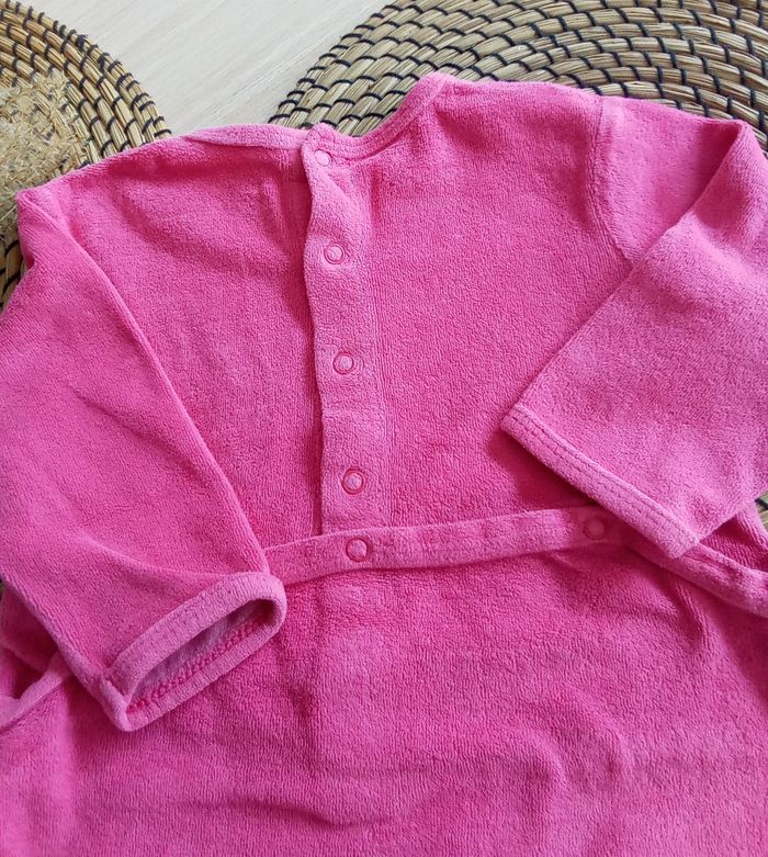 Babygro rose fushia en velours Kiabi taille 12 mois - photo numéro 6