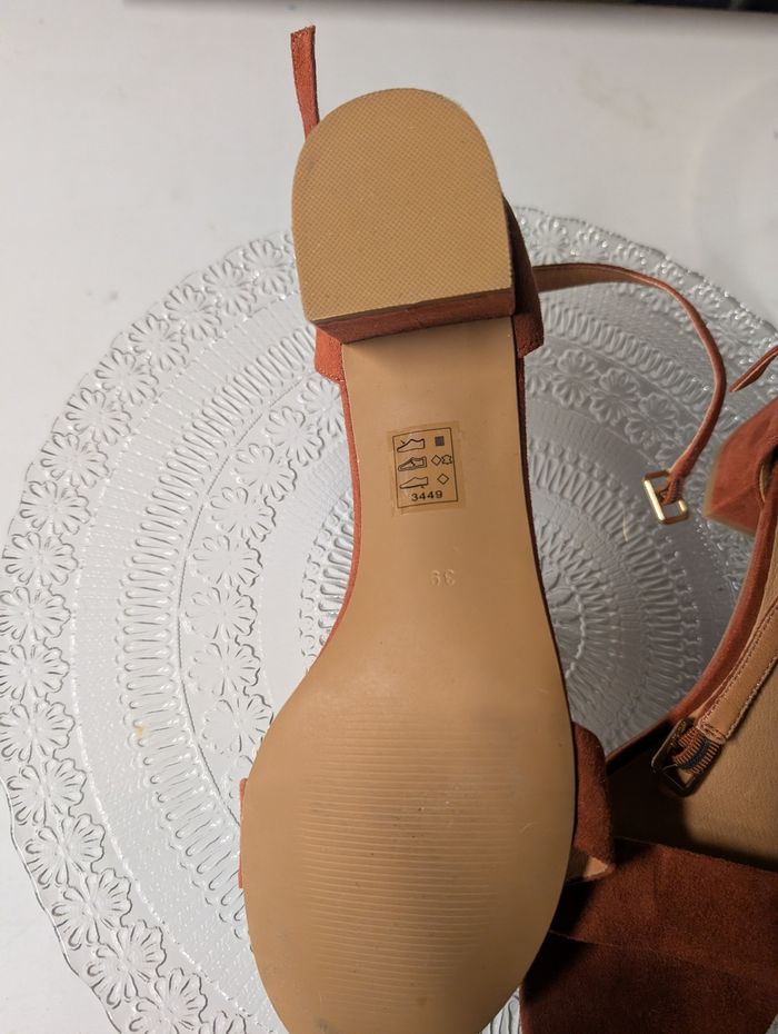 Paire de chaussures femme en daim Eram - photo numéro 3