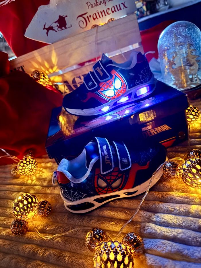Basket Spiderman lumineuse intense - photo numéro 2
