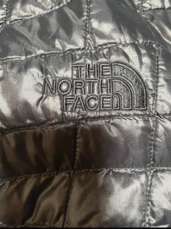 Doudoune légère the north face taille m - photo numéro 2