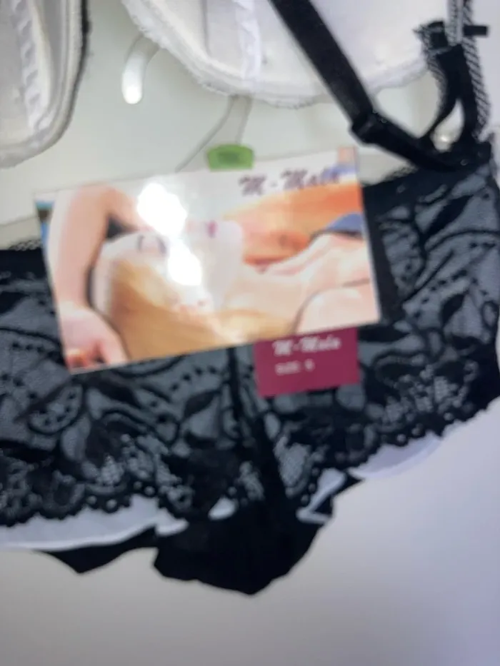 Ensemble de lingerie ( debardeur + shorty) - photo numéro 4
