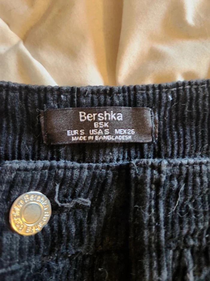 Jupe Bershka velours côtelé noir - photo numéro 3