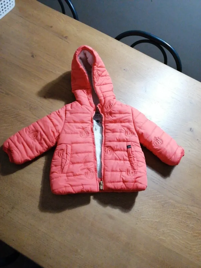 Doudoune d'hiver à capuche ikks Taille 12 mois