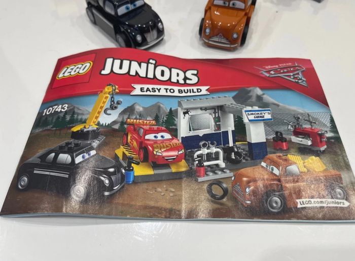 Lego Cars Juniors 10743 - Le garage de Smokey - photo numéro 2