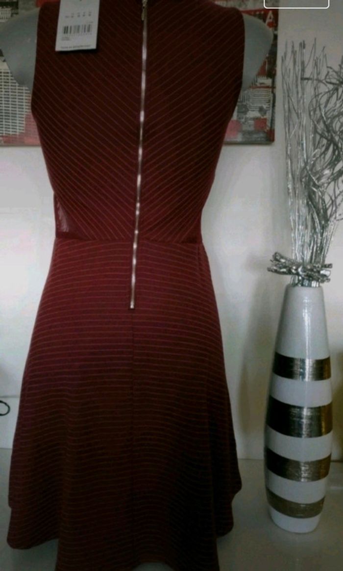 Robe bordeaux - photo numéro 2
