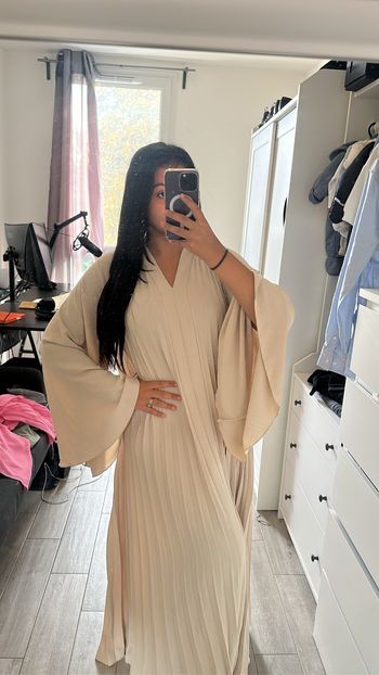 Robe plissée style Dubaï Beige
