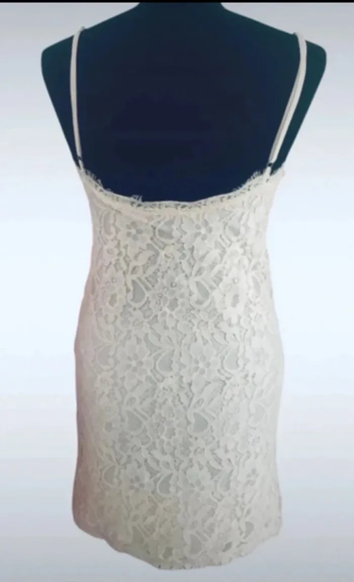 Robe Zara élégante en dentelle doublé 🍭🍭 - photo numéro 4