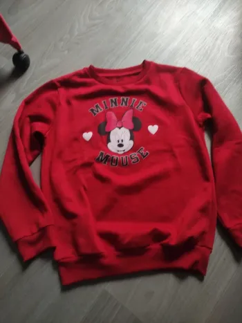 Très beau pull Disney Minnie rouge taille 8 ans très bon état très peu porté