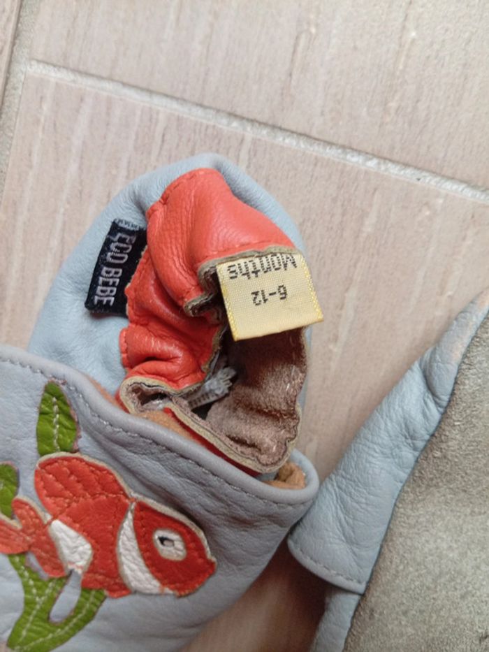 Petits chaussons en cuir. 6/12 mois - photo numéro 3