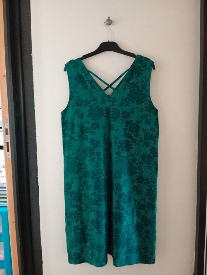 Robe à motifs floraux, en taille 42/XL - photo numéro 3