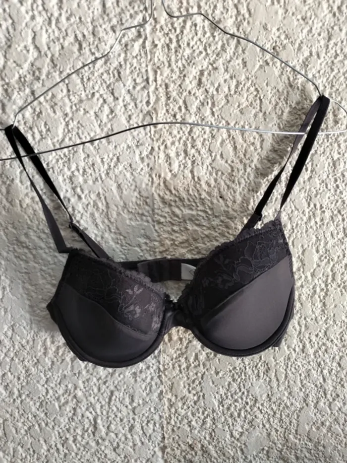 Soutien gorge rembourré neuf noir T 90 - photo numéro 2
