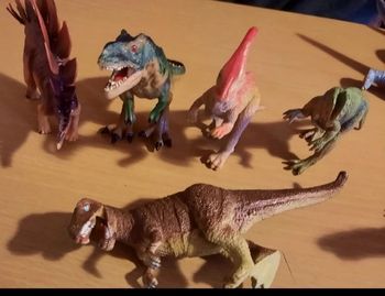 Lot 5 dinos