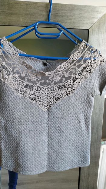 Top texturé et dentelle gros nafnaf