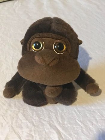 Petit Singe Marron Foncé Grands Yeux Sombres Tristes Animal Faune Peluche Petits Enfants Bébés